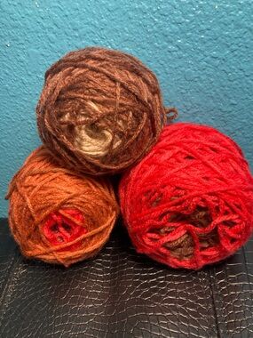 267 g / 9.38 oz Gradient Yarn Cakes (no tag)